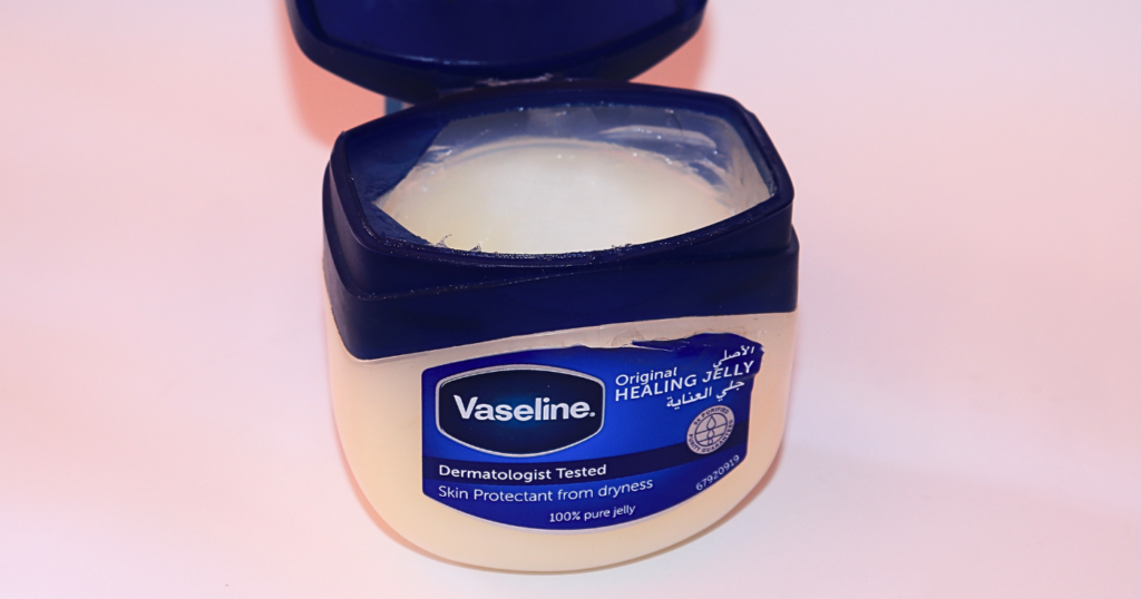 The surprising trick to eliminate blackheads using Vaseline.